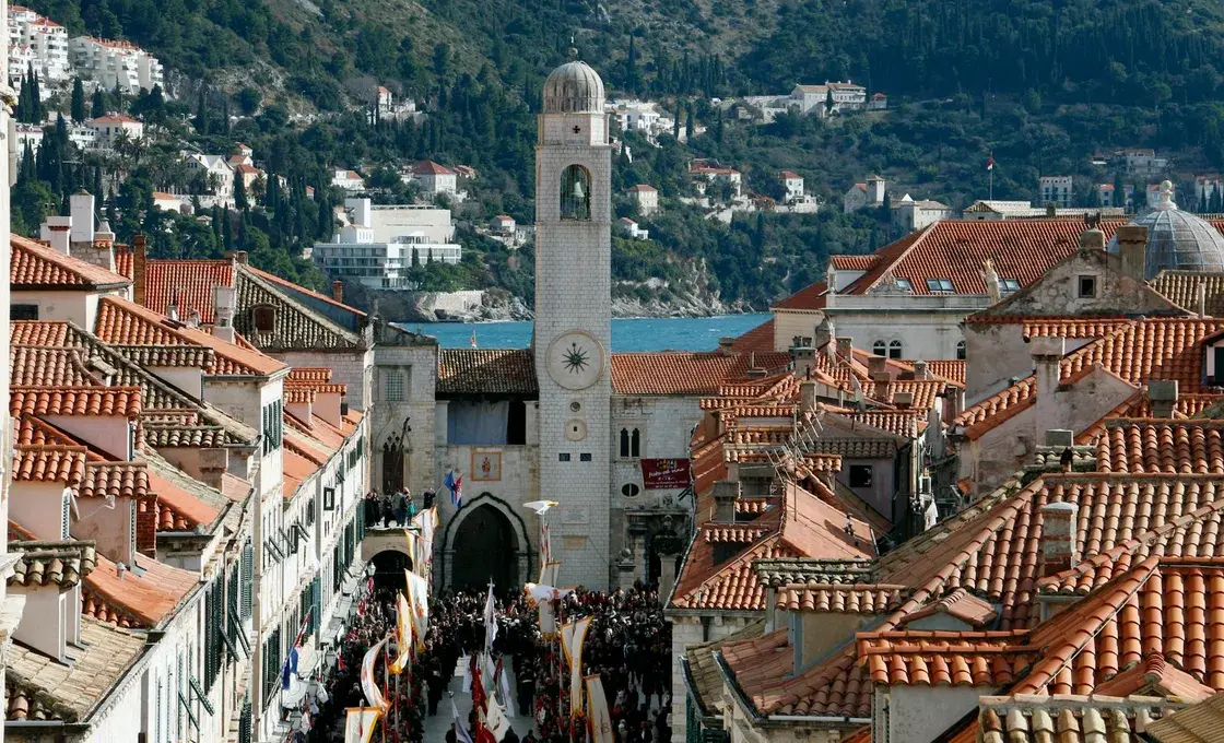 Plage et promenade à Dubrovnik en Croatie