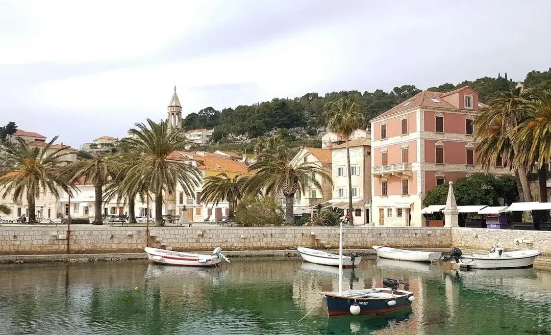 Crique sur l'île de Hvar en Croatie